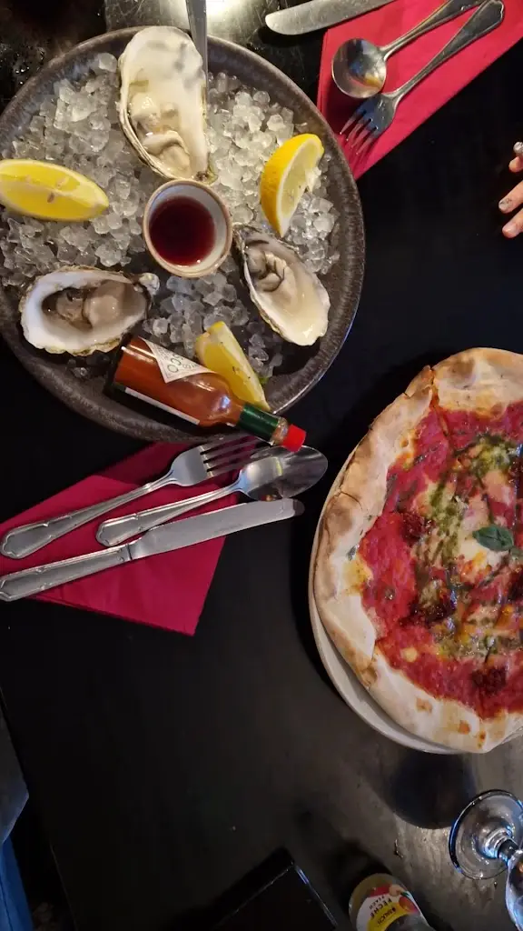 Giannis Italian Restaurant_Scarborough_slider_image_2