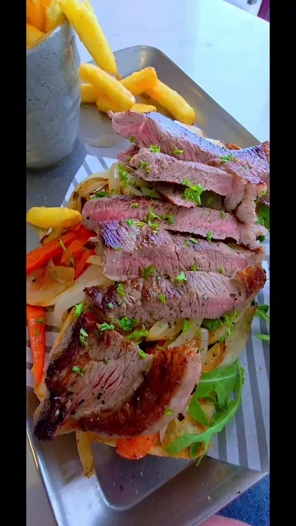 Olivers on the Mount_Scarborough_slider_image_2