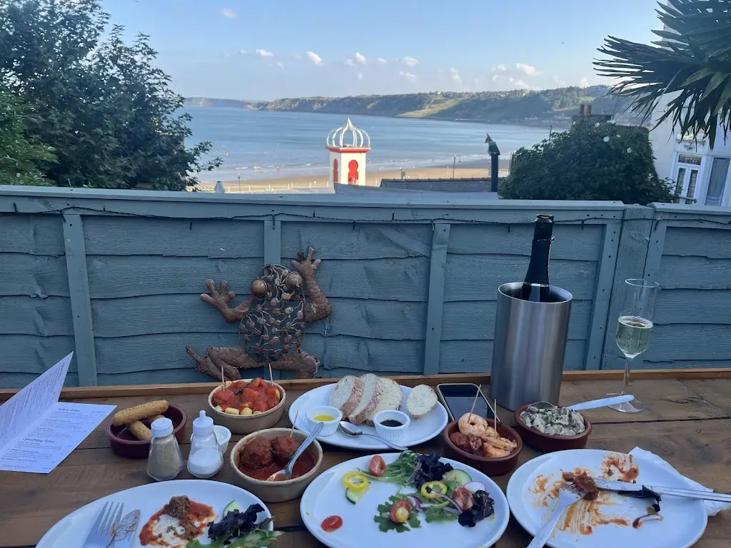 Leanne McDonald_La Roca_Scarborough_review