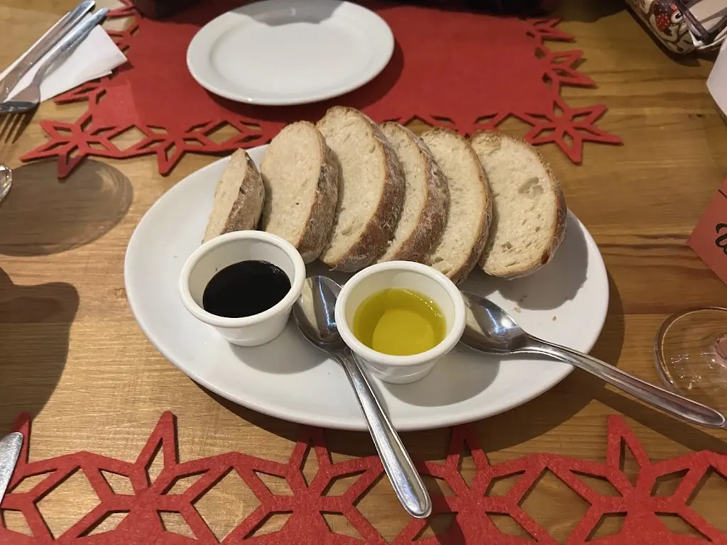 Tony Bates _La Roca_Scarborough_review