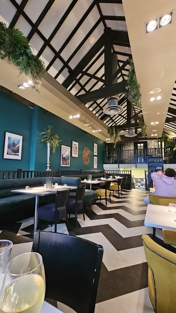 GEO Bar & Grill_Scarborough_slider_image_3