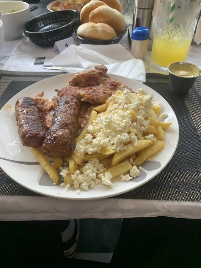 Indy Ellwood_Empire Grill_Scarborough_review