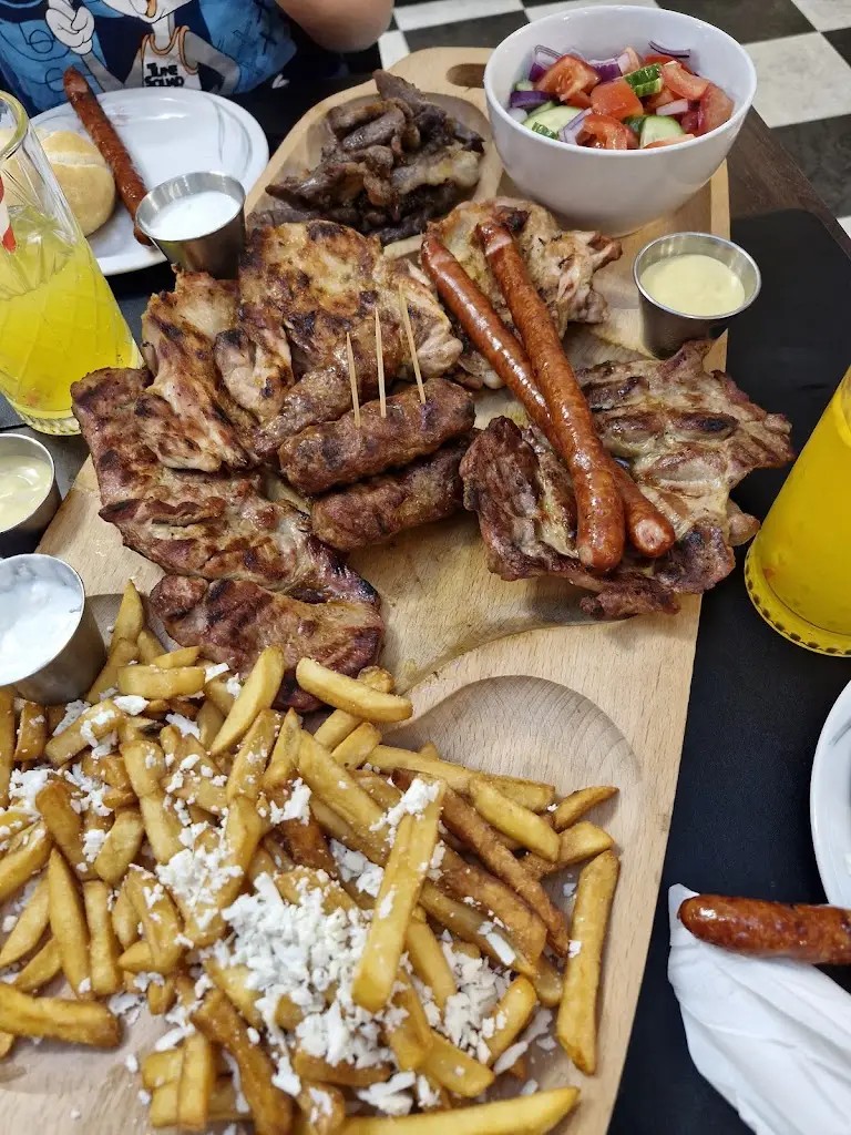 Szynon Kosiacki_Empire Grill_Scarborough_review