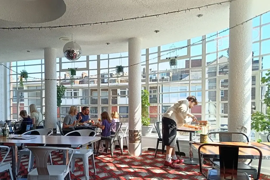 Michael D. Scott_Eat Me Cafe_Scarborough_review