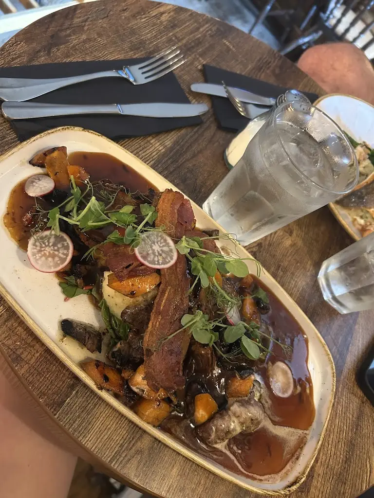 Bernadett Kovács_Bird In Hand - Woking_Send_review