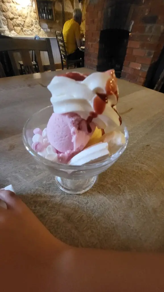 Leanne Dempsey_Horse & Groom_Shalfleet_review