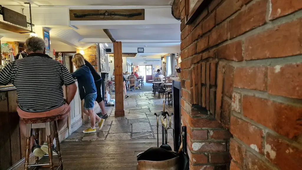 Karl Thomas_Horse & Groom_Shalfleet_review