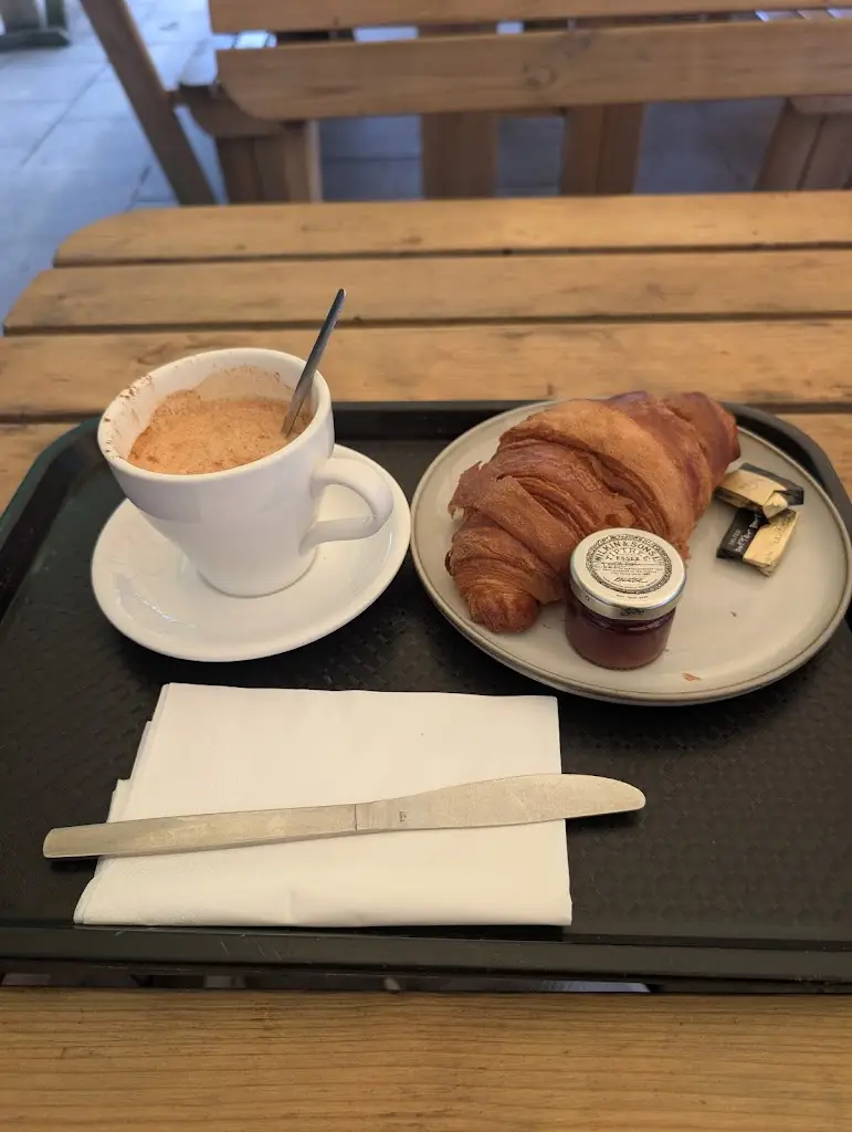 Ravit Dagmi Lowe_Cafe In The Orchard_Shenley_recensione