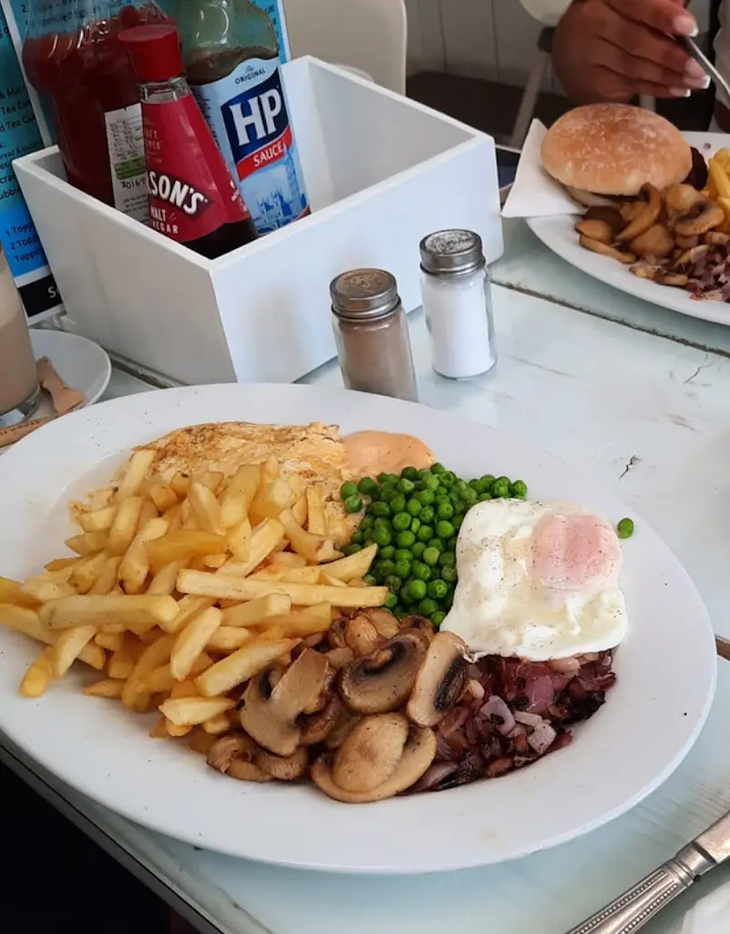 Leon Lester_Waves_Selsey_review