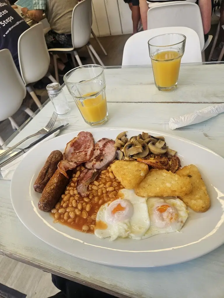 Laurel Davey_Waves_Selsey_review