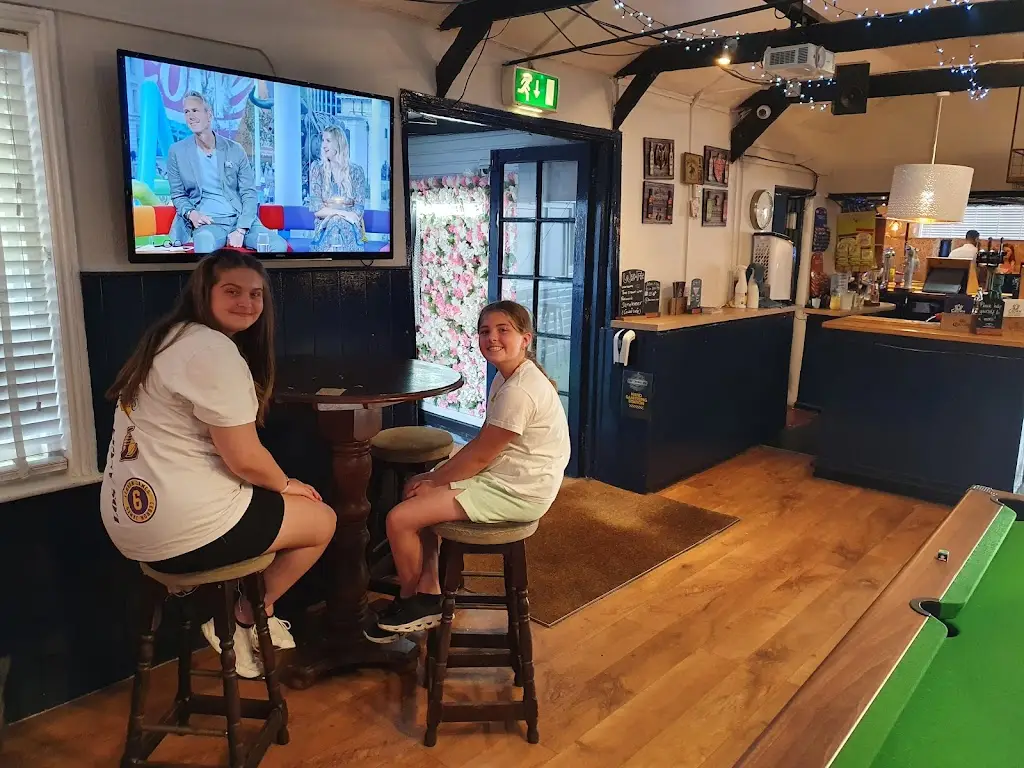 dale robinson_The Crown - Pub - Restaurant - Live Music_Selsey_review