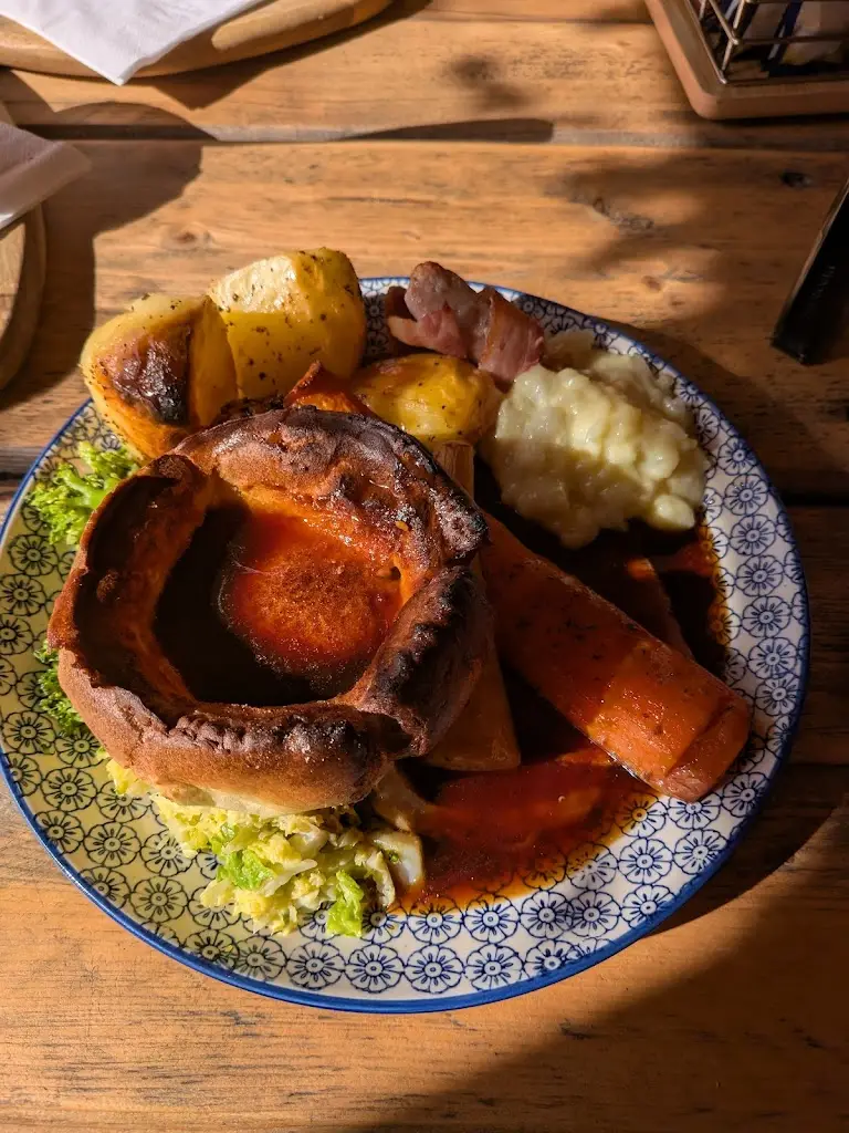 The Crown - Pub - Restaurant - Live Music_Selsey_slider_image_3