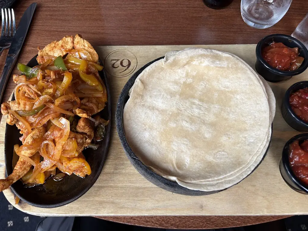 Thomas Frewin_62 The Bank & Bar 62_Barnstaple_review