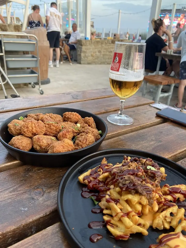 Danita Fernandes_Smokeys Ocean Bar_Selsey_recensione