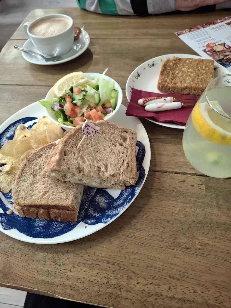 tina alexander_The Old Piggery Farm Shop and Tearoom_Selsey_recensione