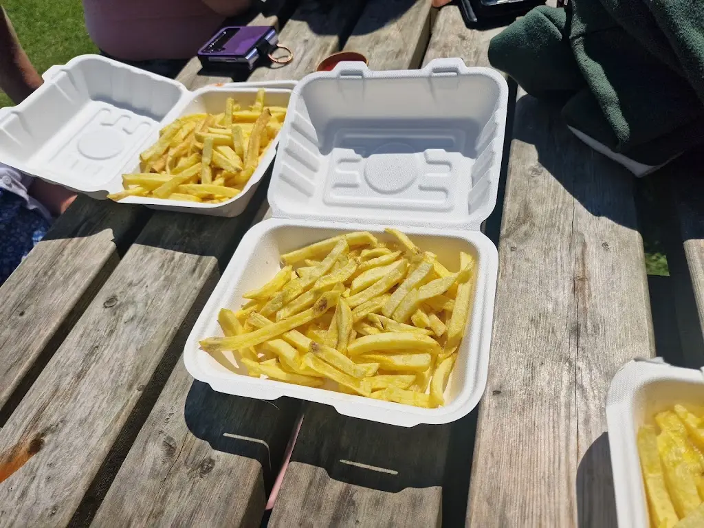 Ash B_East Beach Kiosk_Selsey_reseña