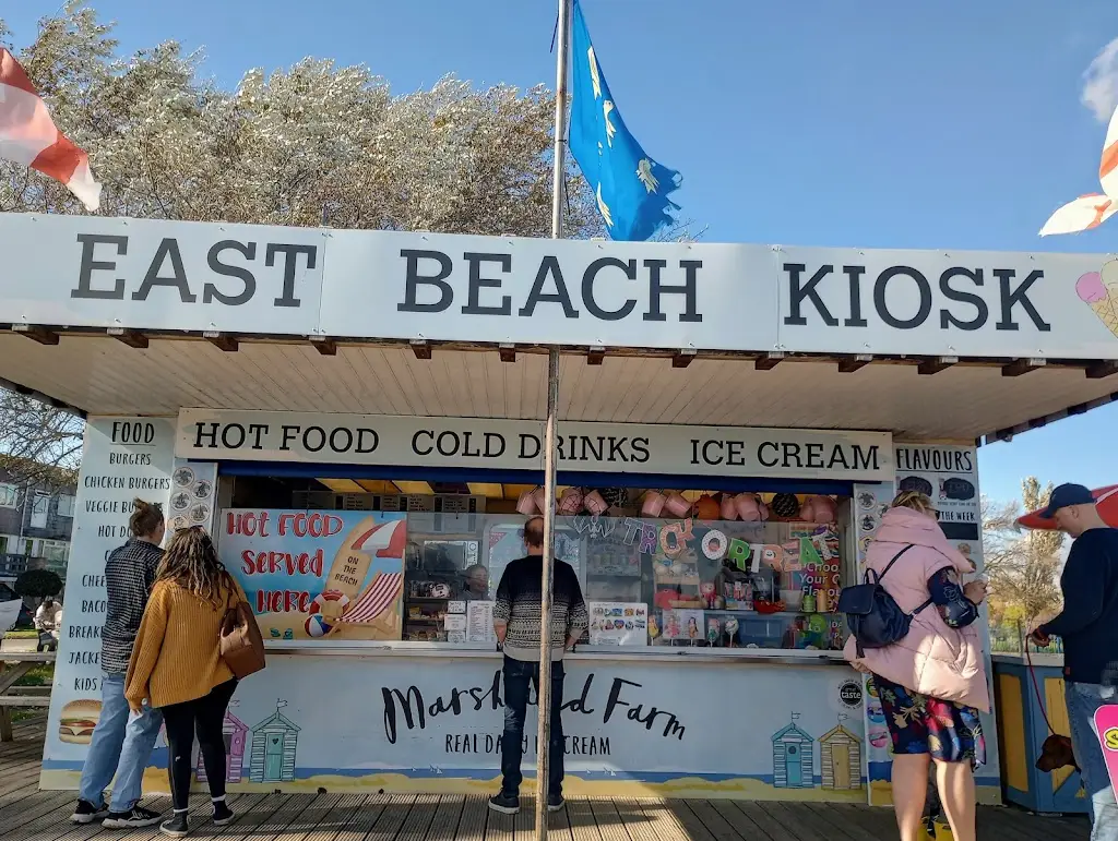 steven Wilkins_East Beach Kiosk_Selsey_reseña