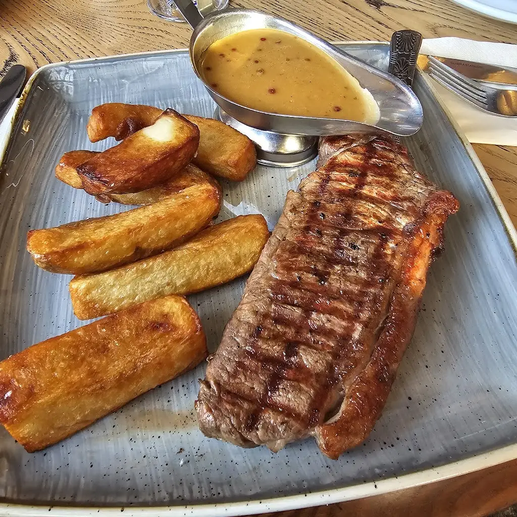 Black Ladd Public House_Shaw_slider_image_2