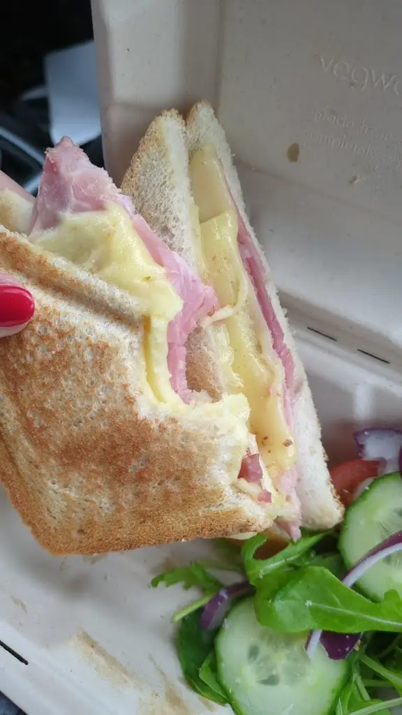 Sian Parker-Perry_Dunwood Park Cafe_Shaw_review