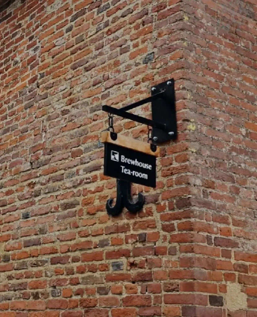 Kiszlinger János_The Brewhouse_Sherborne St John_reseña