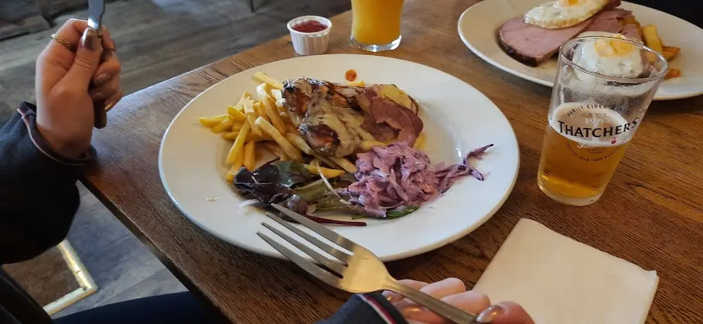 Menu_The Half Moon_Shaftesbury_image_7