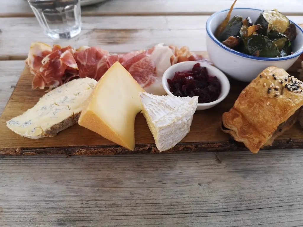 Menu_Compton McRae_Shaftesbury_image_3