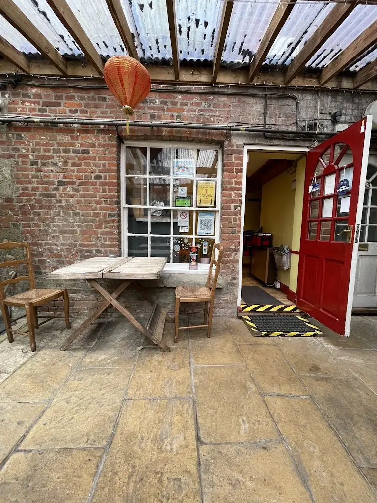 Gareth Taylor_China cottage_Shaftesbury_review