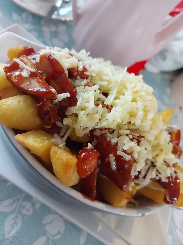 Kat Grant_Tea By The Taw_Barnstaple_review