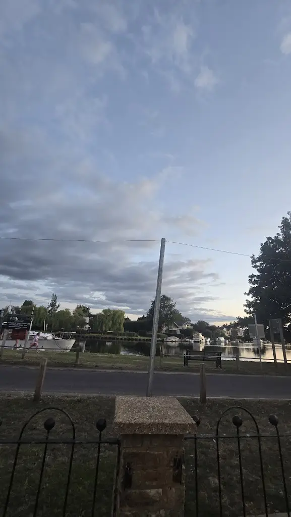 Dean Georgiev_The Thames Court_Shepperton_review