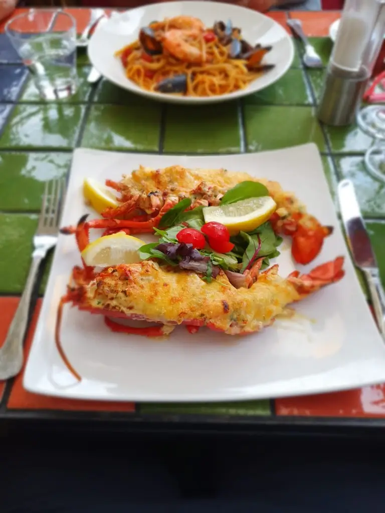 Paula Johnson_Halliford Mere Lakes & Pavilion_Shepperton_review