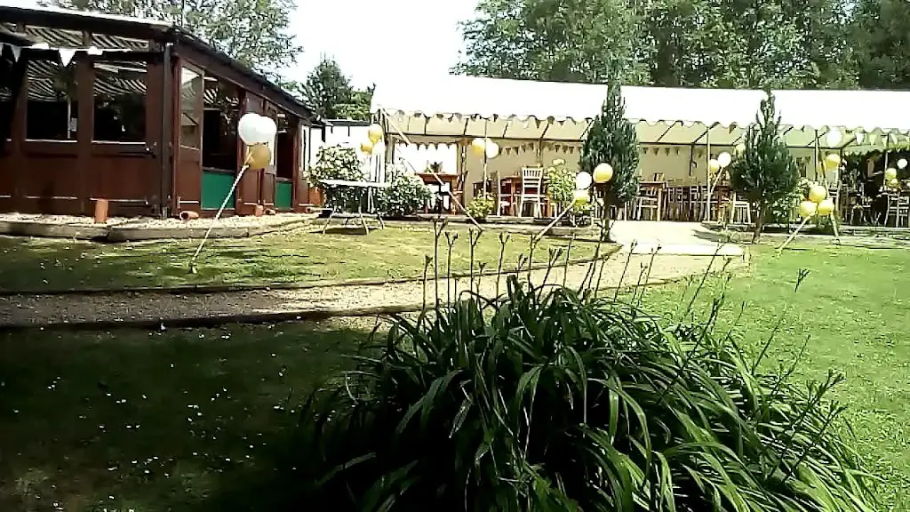 Halliford Mere Lakes & Pavilion_Shepperton_slider_image_2