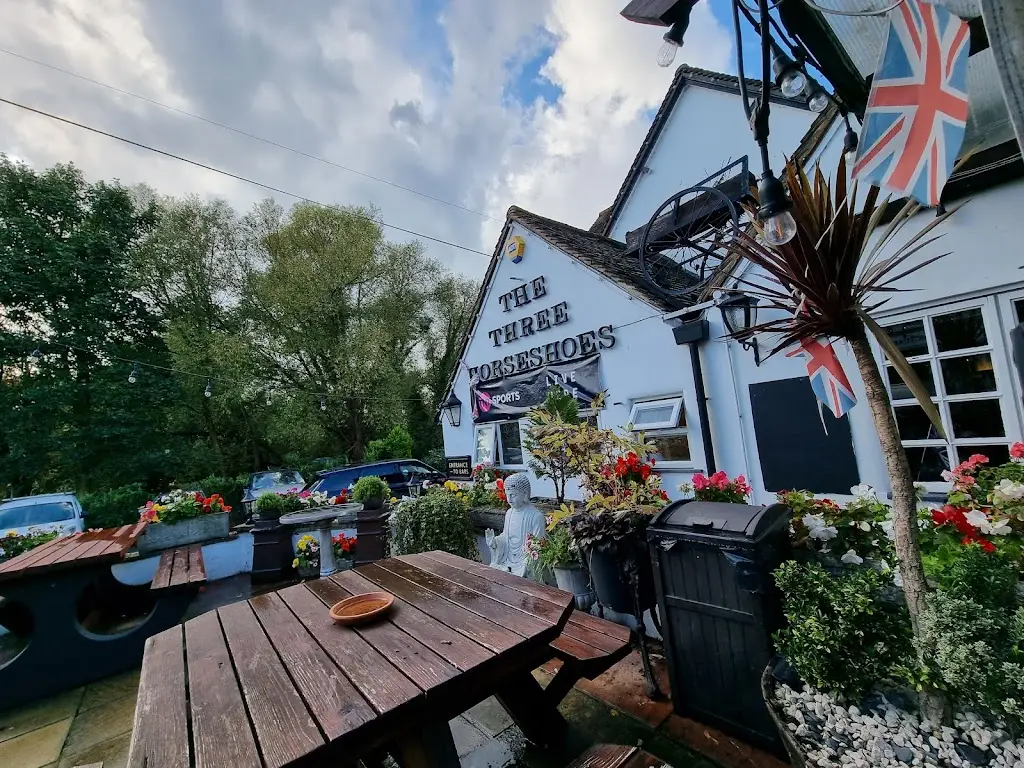 Three Horseshoes restaurant in Shepperton