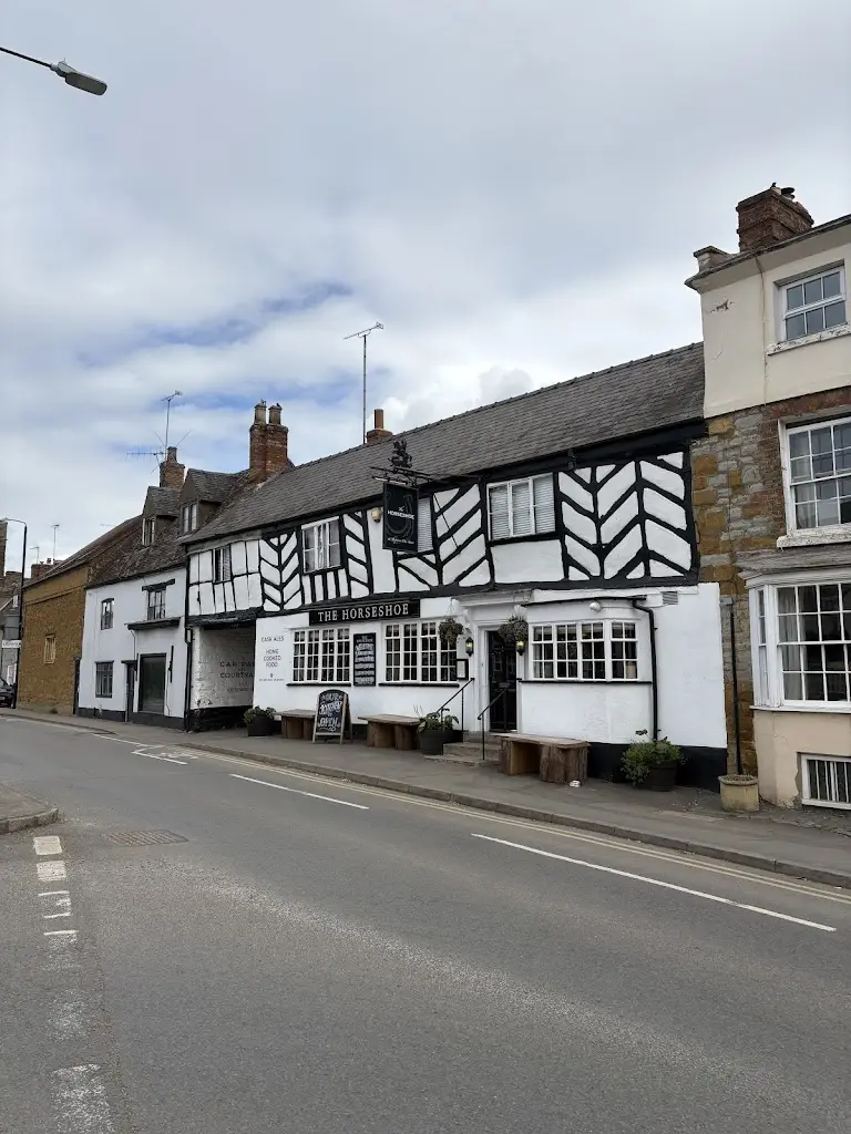 Mika Paulsson_The Horseshoe_Shipston on Stour_review