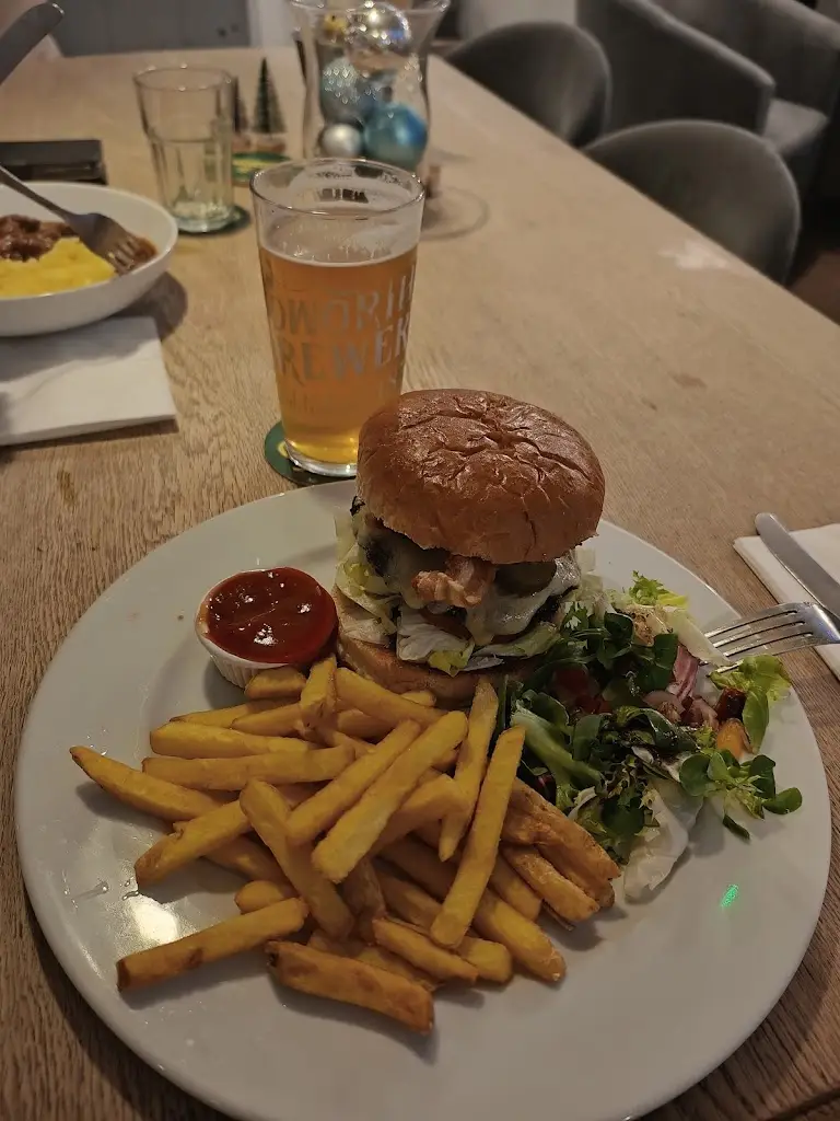 The Prince Of Wales_Shrivenham_slider_image_2