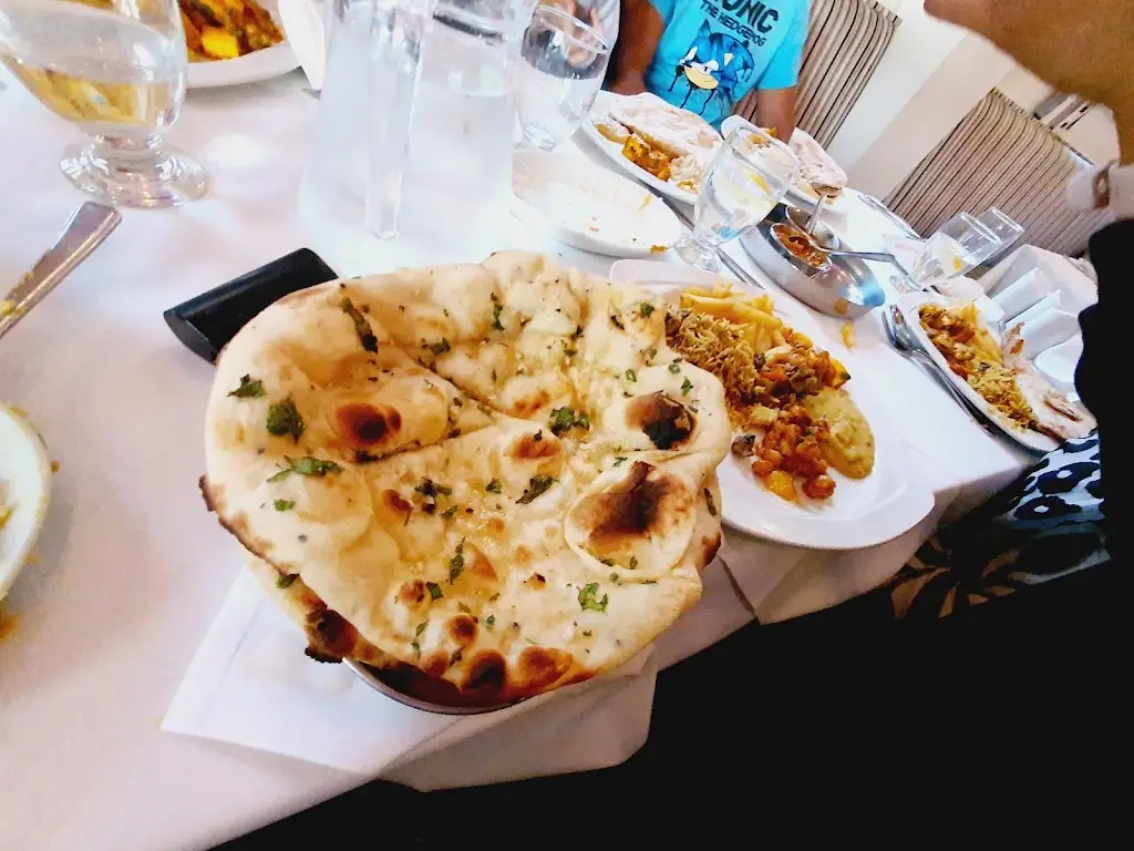 The Gulshan Brasserie _Shrivenham_slider_image_2