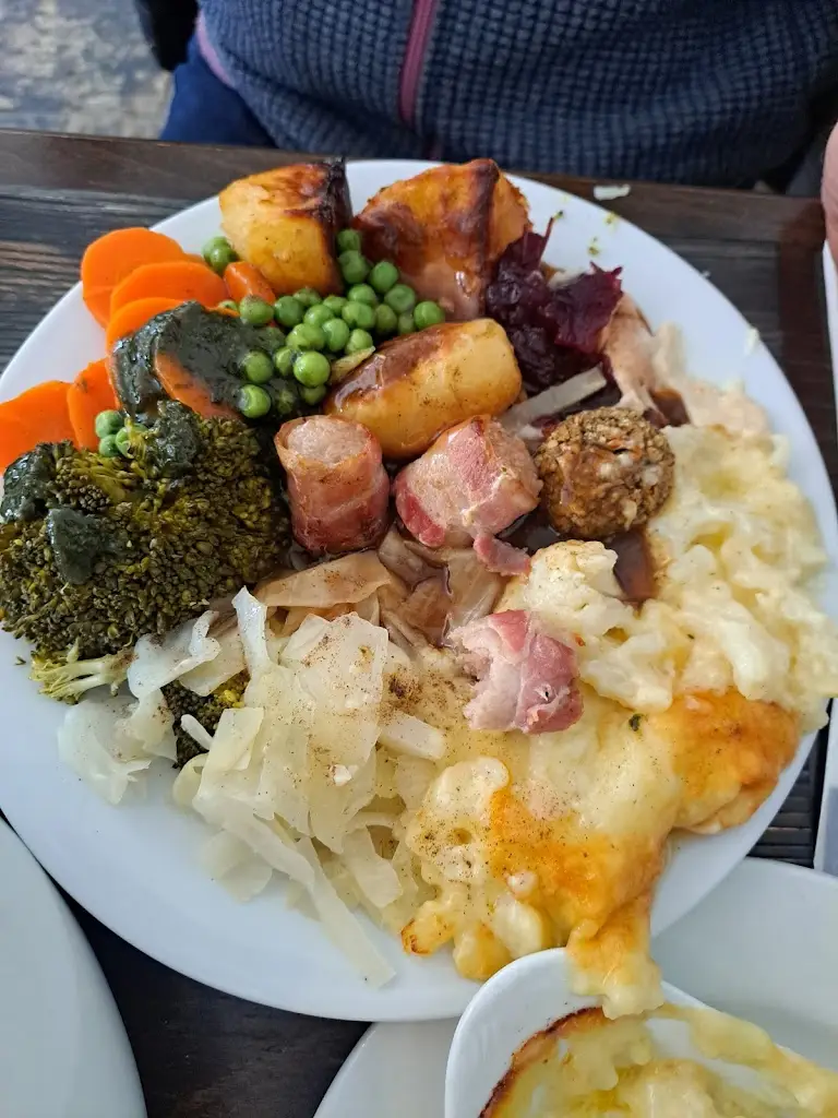 gary sutton_The Cheese Rollers Bar & Restaurant_Shurdington_review