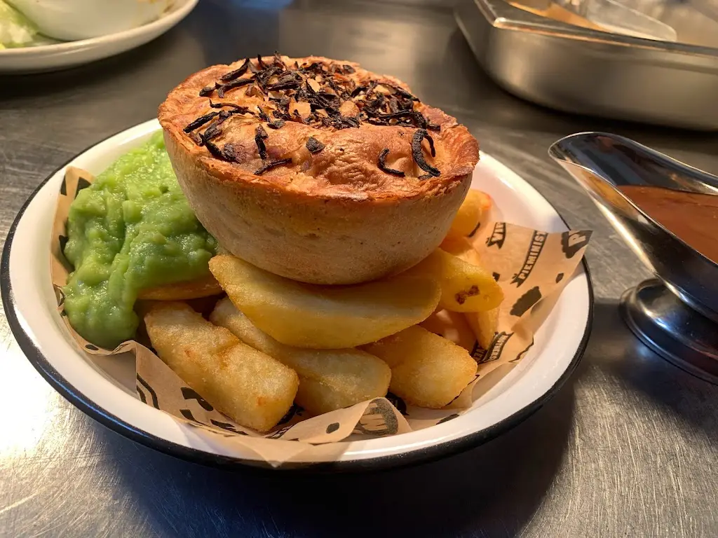 The Cheese Rollers Bar & Restaurant_Shurdington_slider_image_3