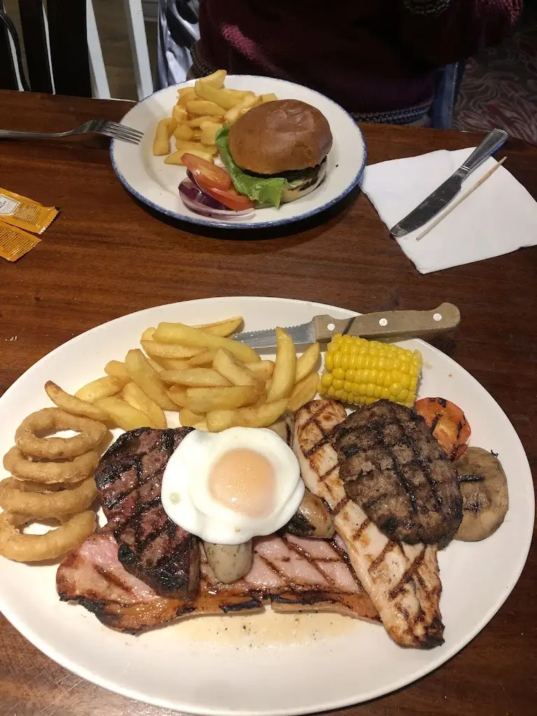 Damian aka Evo._Saracens Head_Shirley_review