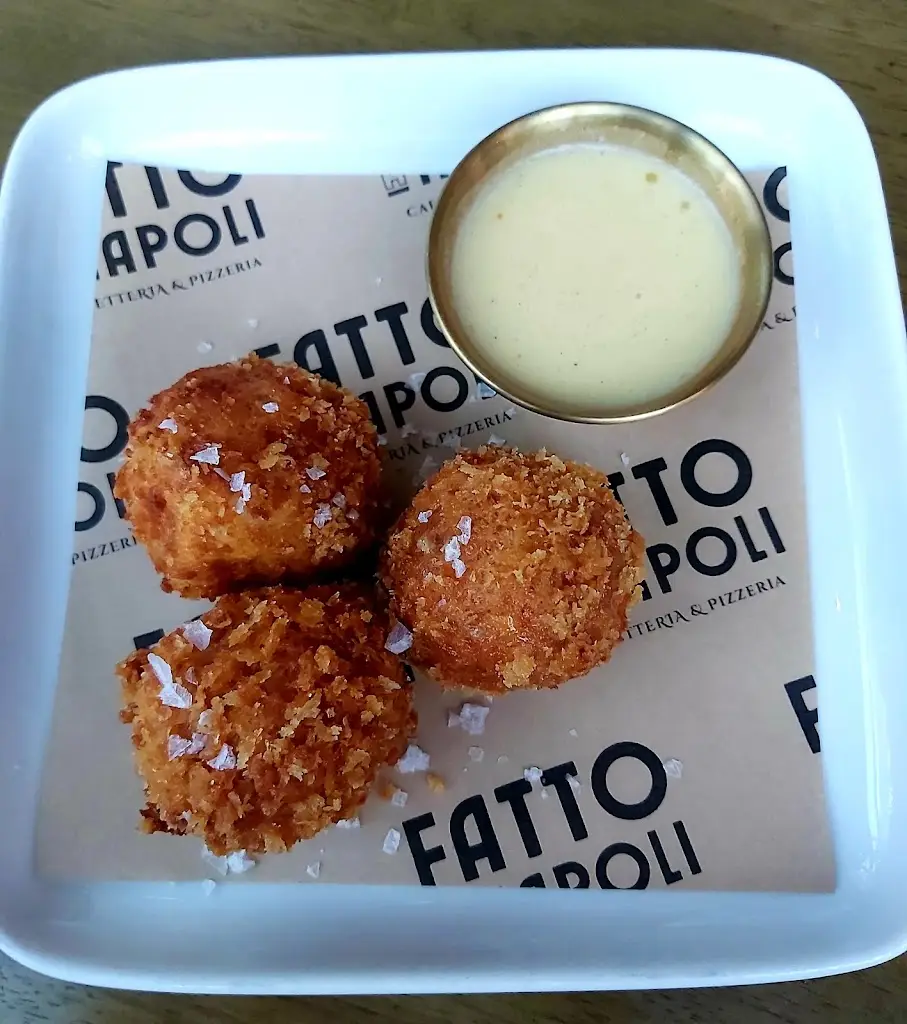 Michelle O'Leary_Fatto A Napoli_Shirley_review