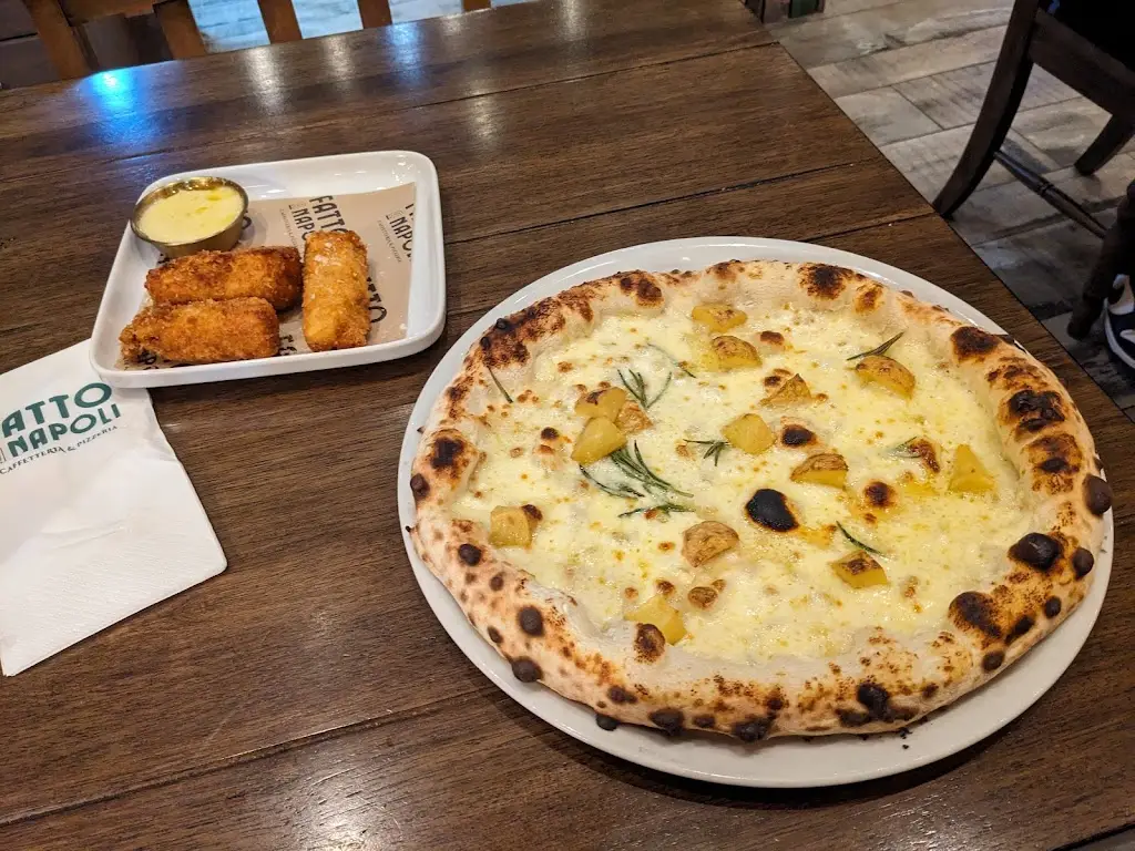 Fatto A Napoli_Shirley_slider_image_3