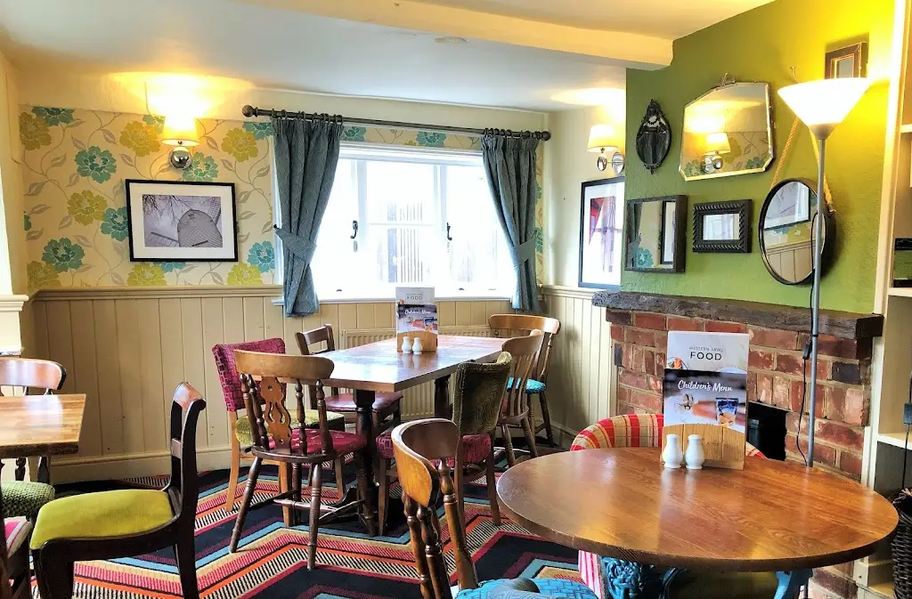 Western Arms restaurante en Silver End