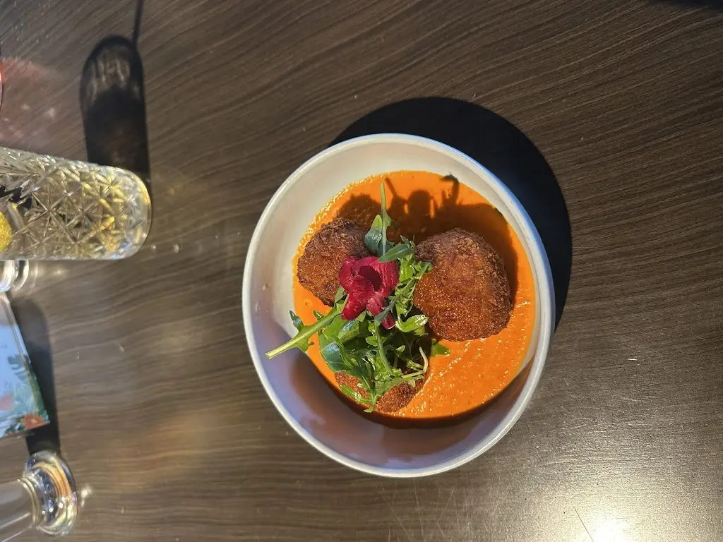 Indiana Thompson_Azaaya Bar + Restaurant_Shortlands_recensione