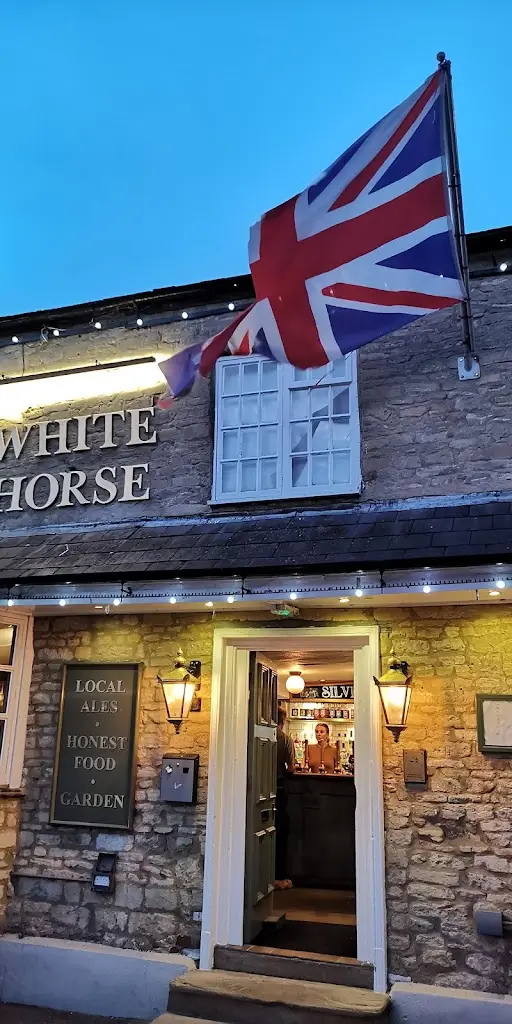 The White Horse_Silverstone_slider_image_1