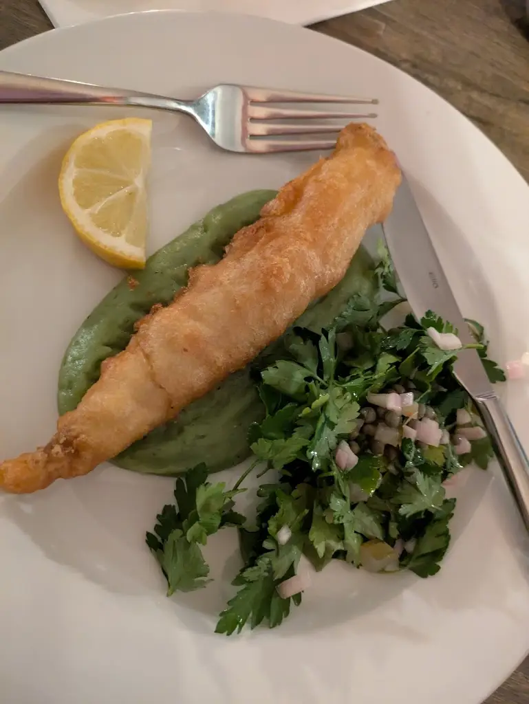 A S_The Fox & Hounds_Silverstone_review