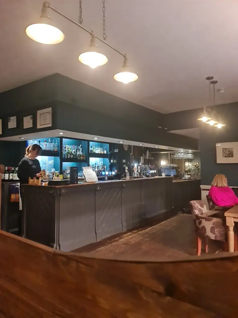 Andrew Woodison_The Fox & Hounds_Silverstone_review