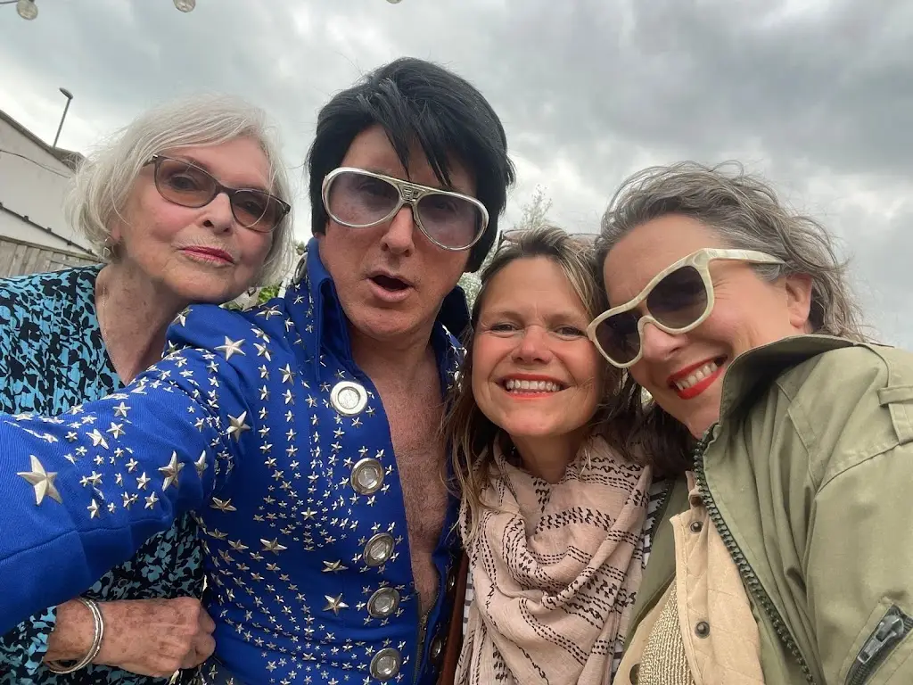 Vanessa Green_Swiss Cottage_Shoreham-by-Sea_recensione