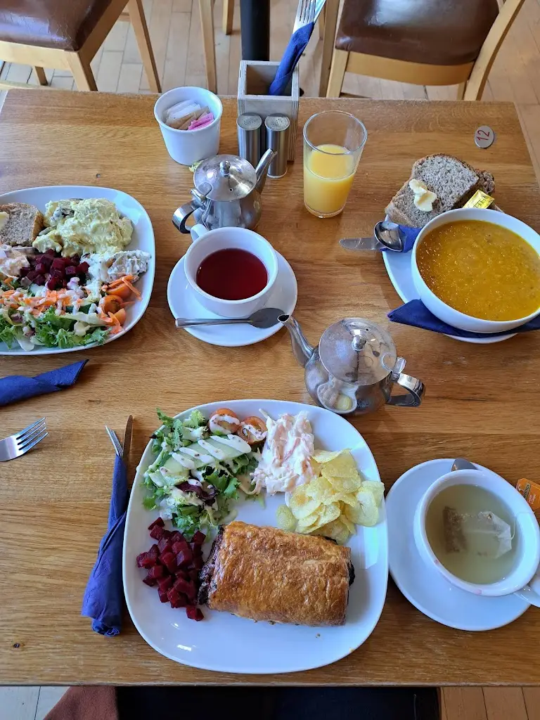 Tanya Ribeiro_Sails Cafe_Skidby_review