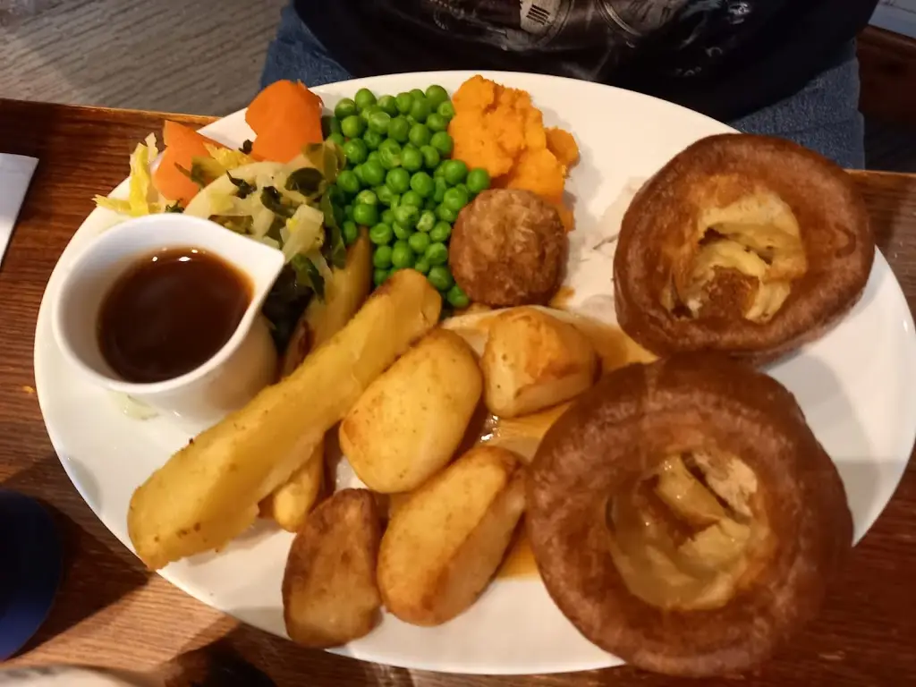 Hannah Jackson_Oasthouse Table Table_Sinfin_review