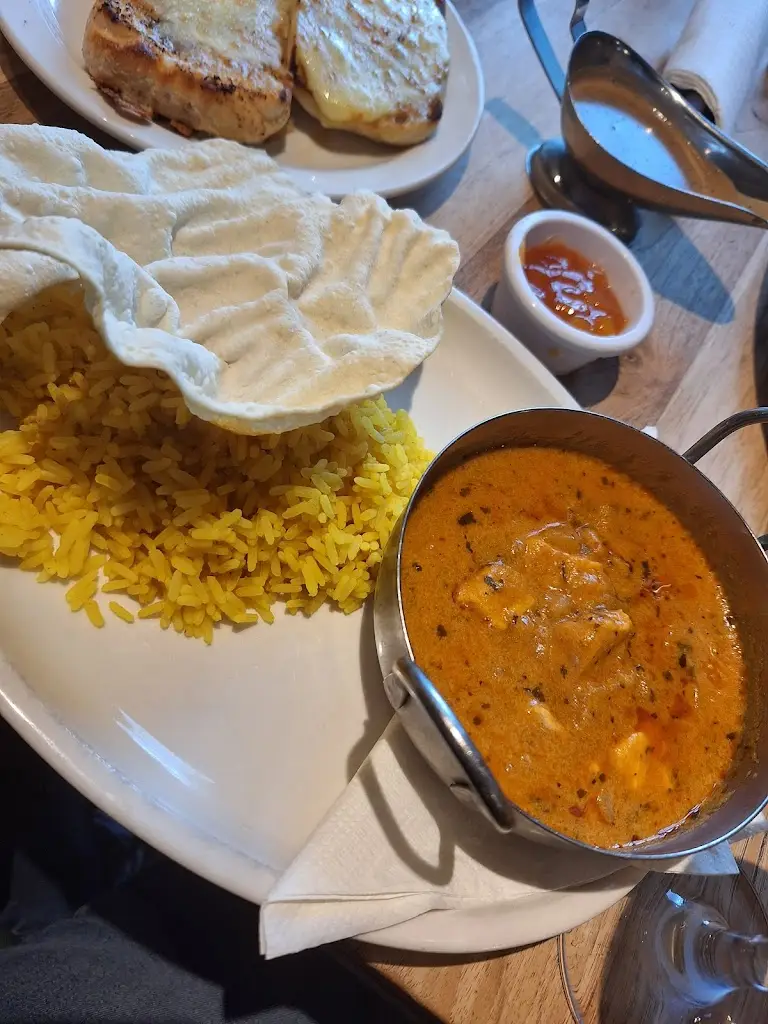 Simon Paul Clamp_The Ragley Boat Stop_Sinfin_review