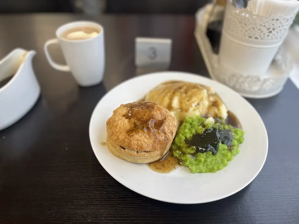 Kristopher Brackner_Wayfarer Cafe_Sinfin_review